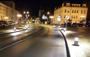 Město provedlo opravu svítících sloupků na náměstí
