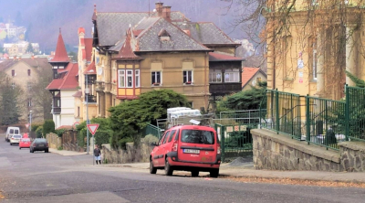 Změny v dopravním značení: Pod nemocnicí přibydou jednosměrky