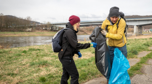 Do akce Ukliďme Česko se zapojila také náměstkyně primátora Anna Lehká. 
