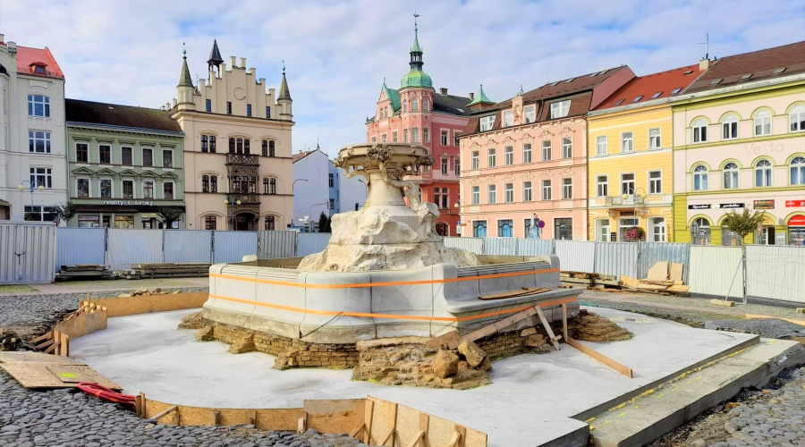 Město vyhlásilo soutěž na sochařskou výzdobu Pohádkové kašny na Masarykově náměstí