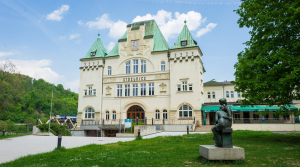 Město hledá nájemce restaurace Společenského domu Střelnice