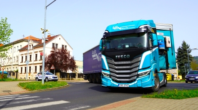 FOTO: Kvůli rekonstrukci vodovodu a kanalizace v Litoměřické ulici proběhla zkouška průjezdnosti