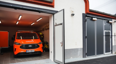 Hasiči v Křešicích mají nové zázemí a vrata