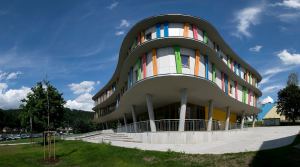 Knihovna půjčuje knihy přes okénko