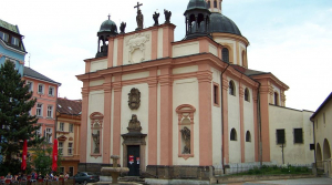 Půlnoční mše bude již v 16 hodin, je třeba se objednat